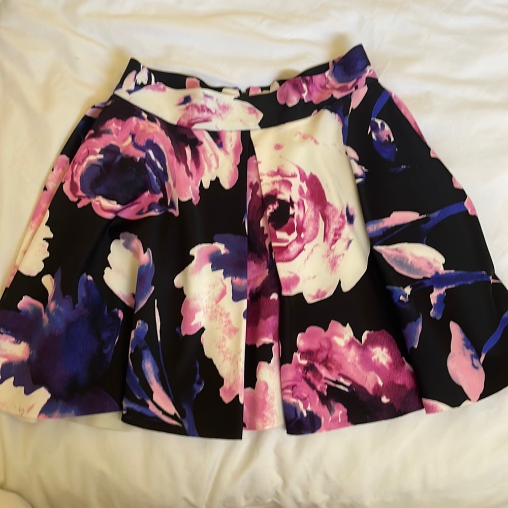 NWT Saks Fifth Avenue Floral A-Line Mini Skirt Size Large